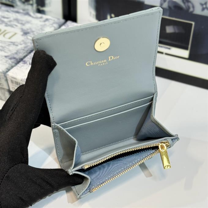 2025228Y 220P182145681